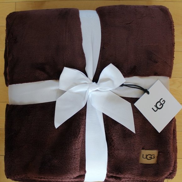 UGG Other Nwt Ugg Home Whitecap Plush Throw Blanket Poshmark